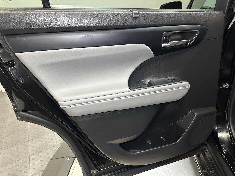 Certified 2022 Toyota Highlander XLE image 30