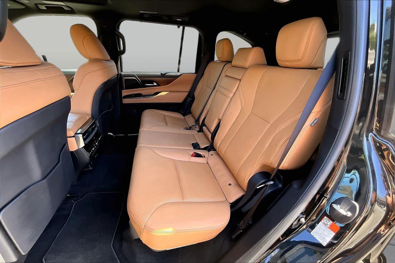 Certified 2024 Lexus LX 600 4WD w/ Luxury Package image 18