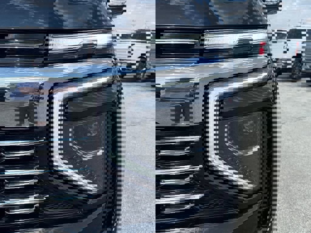 New 2025 Chevrolet Suburban Premier image 10