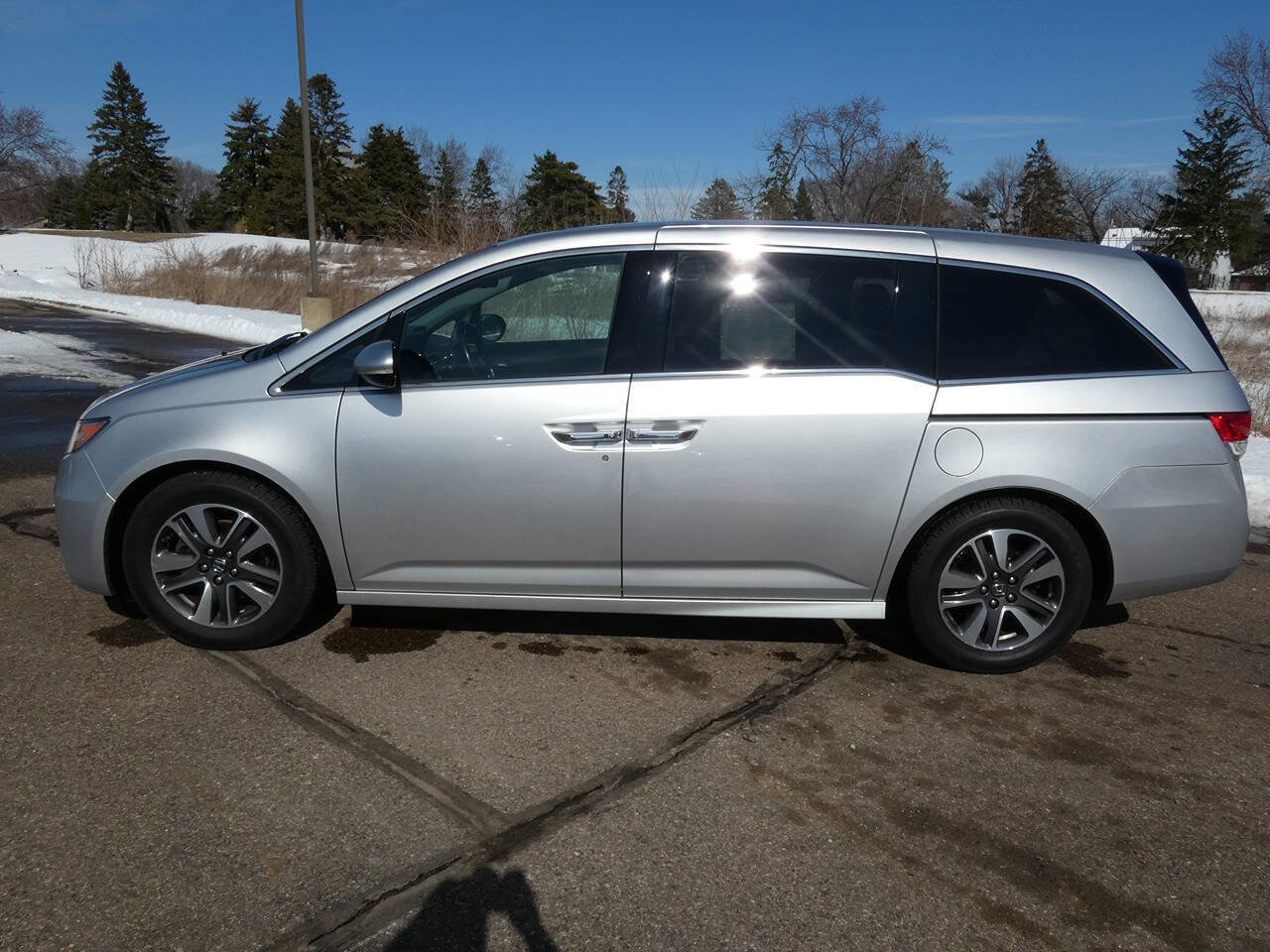 Used 2015 Honda Odyssey Touring Elite image 3