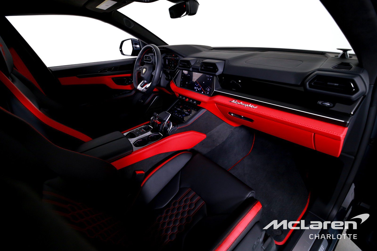 Used 2025 Lamborghini Urus SE AWD/4WD image 29