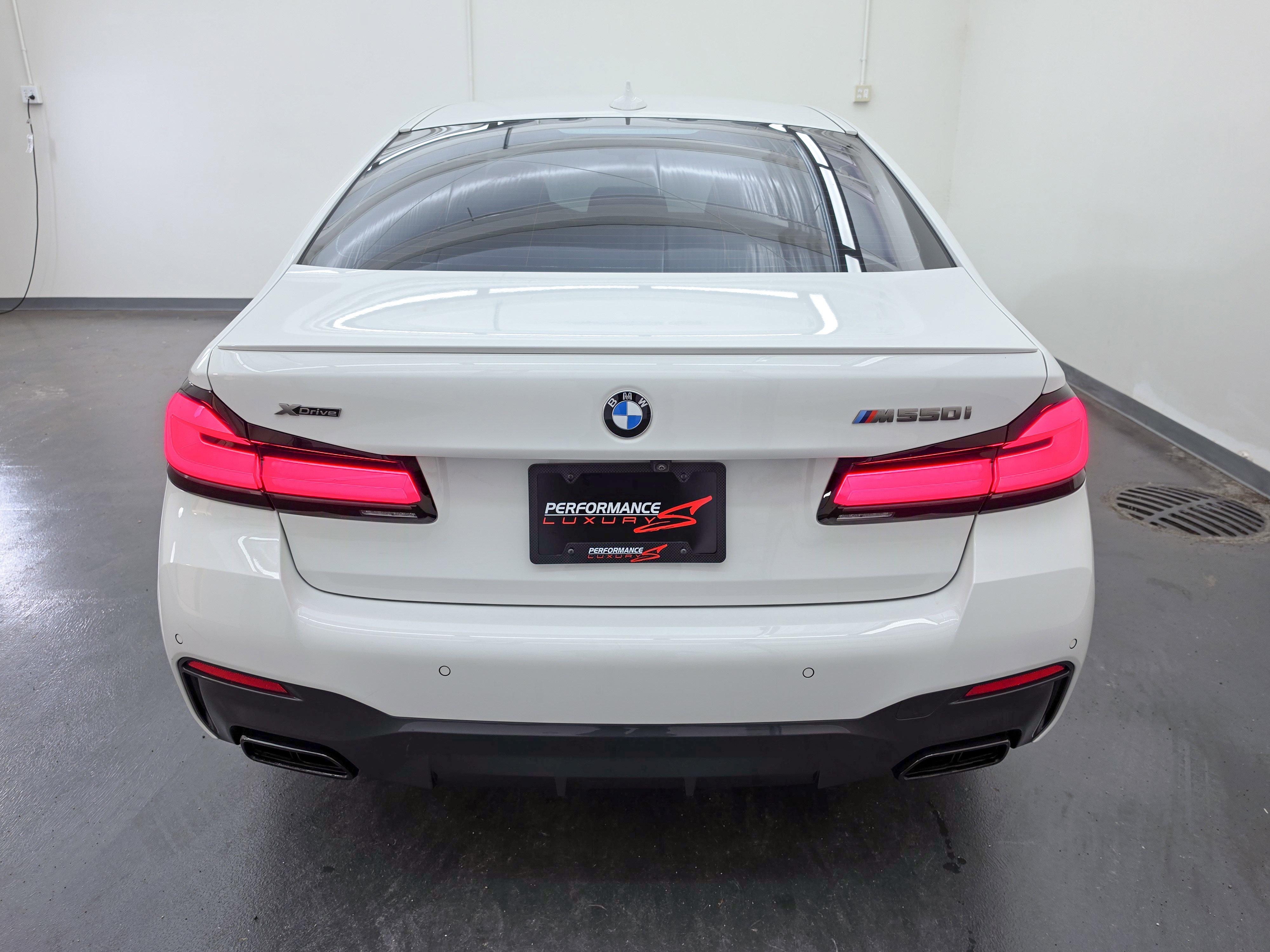 Used 2022 BMW M550i xDrive w/ Premium Package AWD/4WD image 4