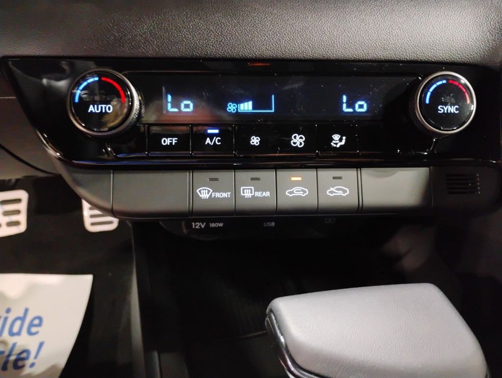 Used 2025 Hyundai Elantra Sport image 35