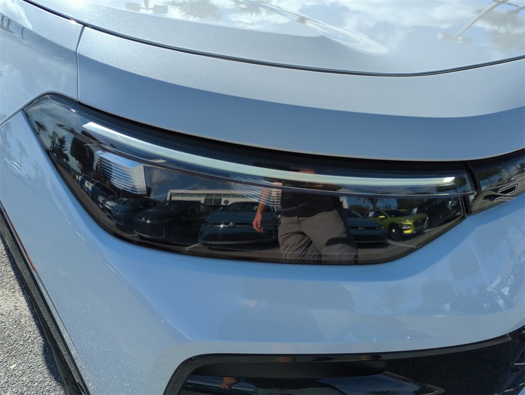 New 2026 Volkswagen Tiguan SE R-Line image 17