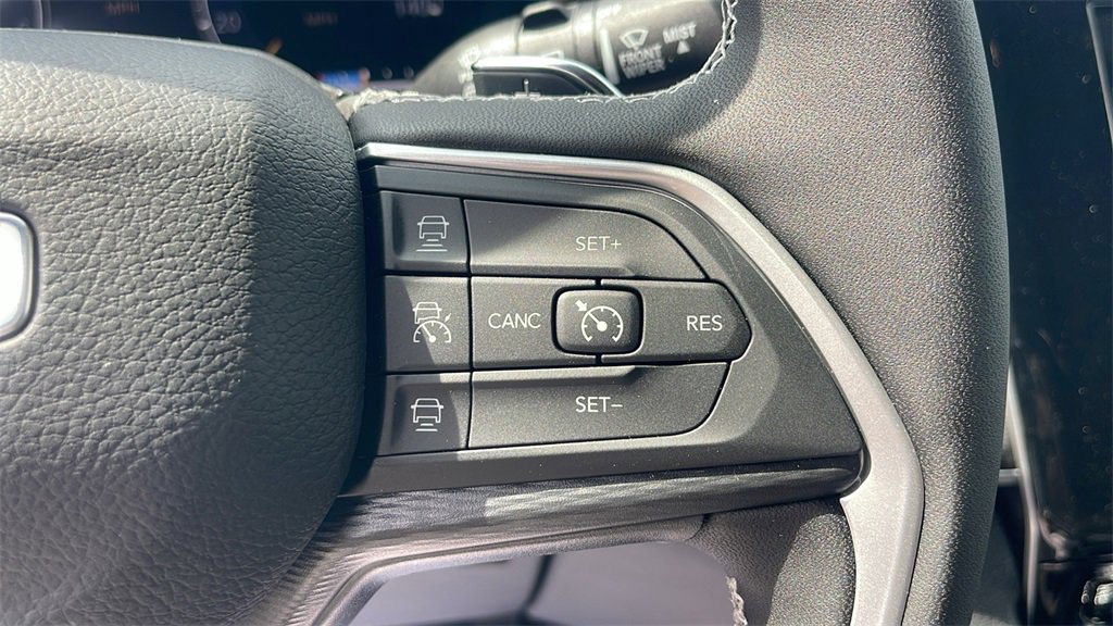 New 2025 Jeep Grand Cherokee L Laredo image 25