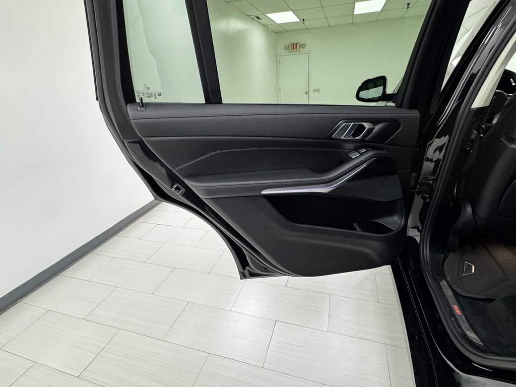 Used 2022 BMW X7 xDrive40i w/ Executive Package image 11