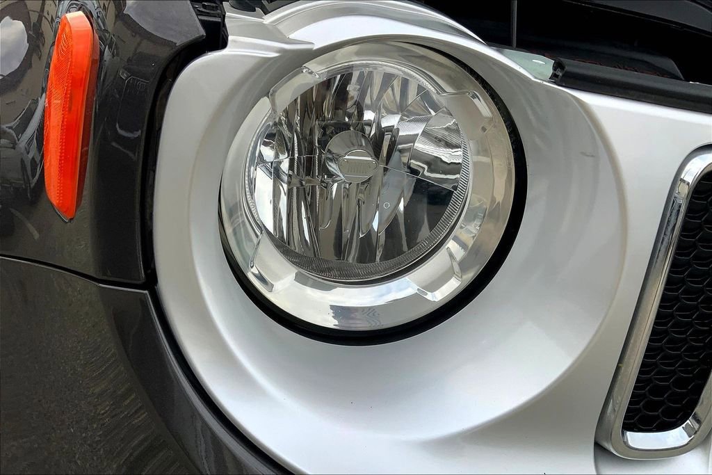 Used 2016 Jeep Renegade Limited image 26