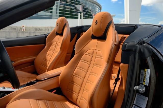 Used 2015 Ferrari California T RWD image 9