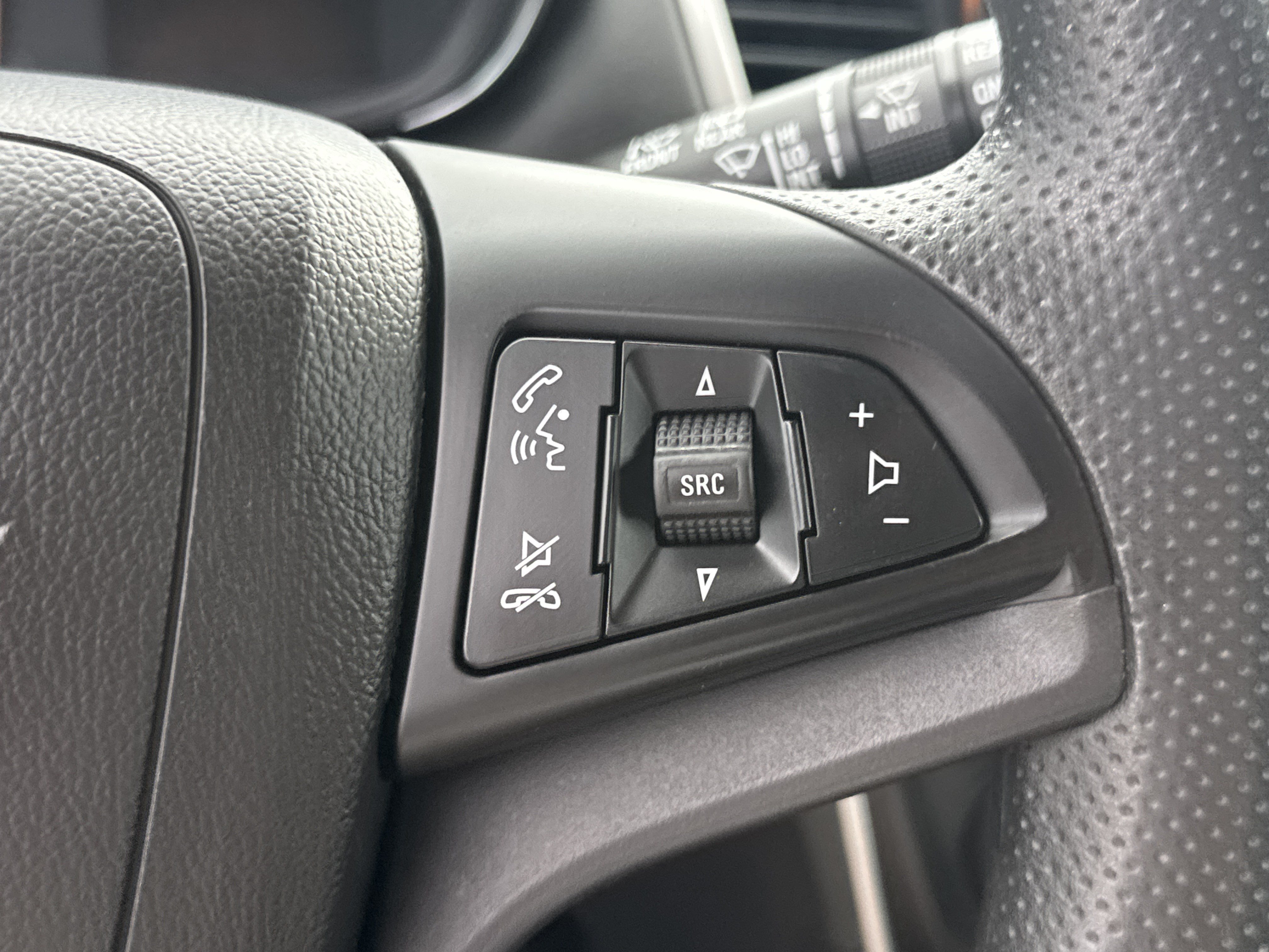 Used 2022 Chevrolet Trax LT FWD image 24