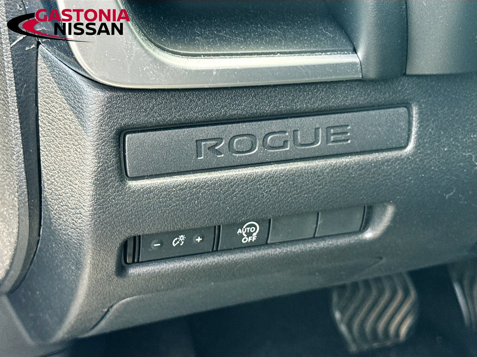 Used 2023 Nissan Rogue S FWD image 13
