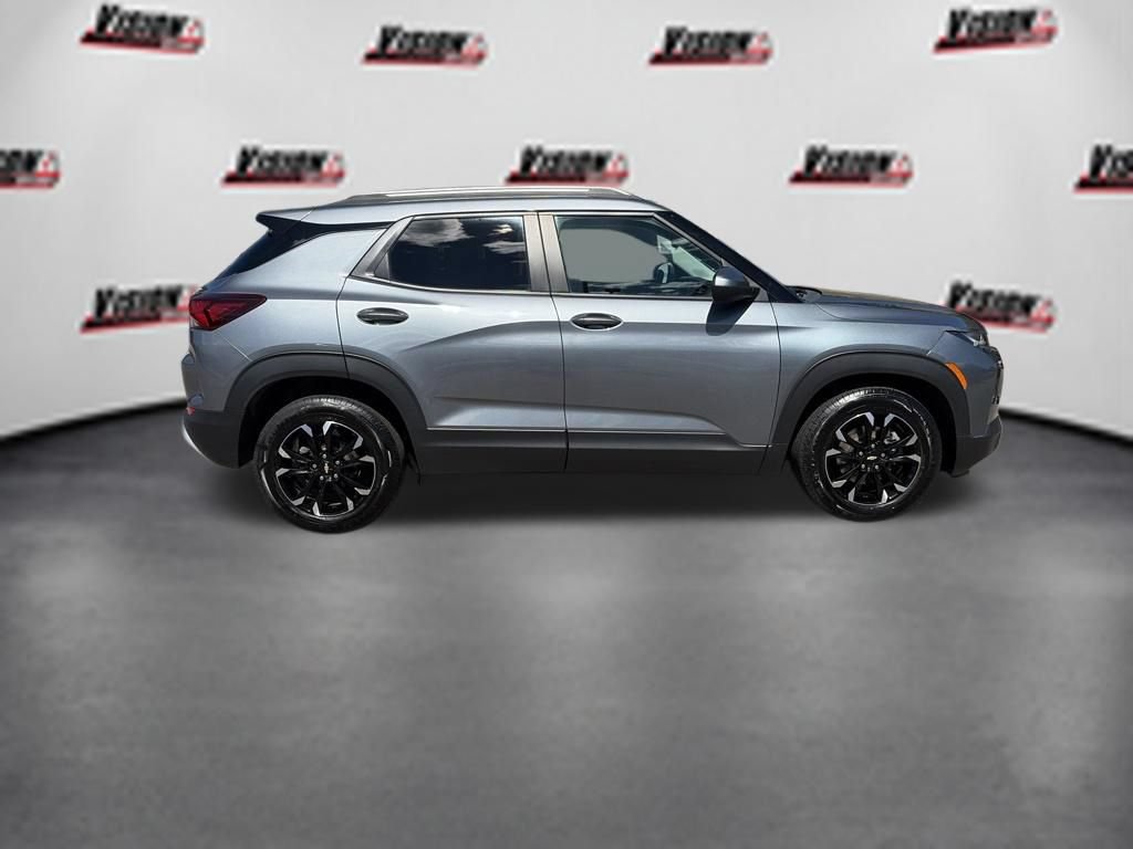 Used 2022 Chevrolet TrailBlazer LT w/ Confidence II Package FWD image 4