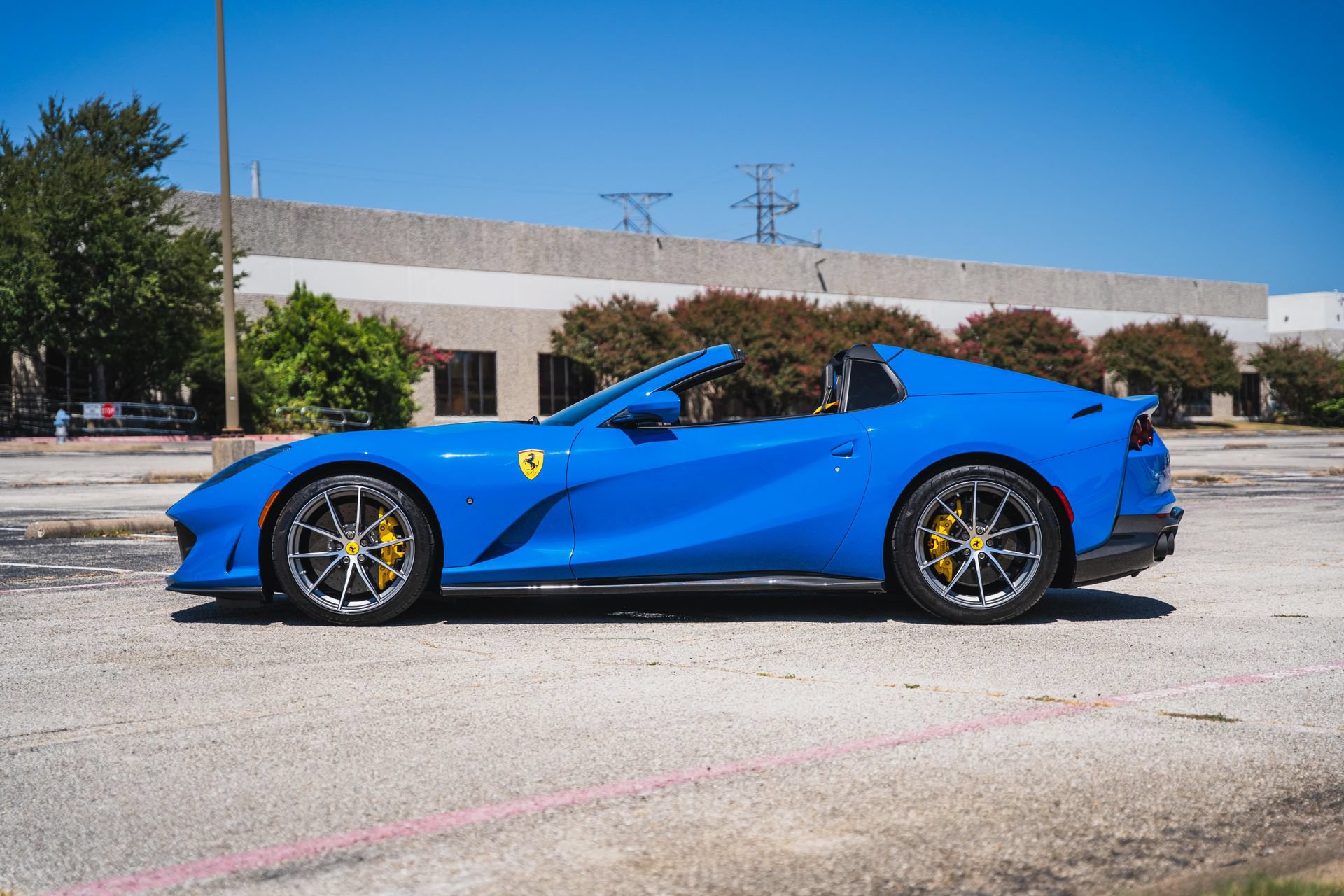 Used 2022 Ferrari 812 GTS RWD image 24