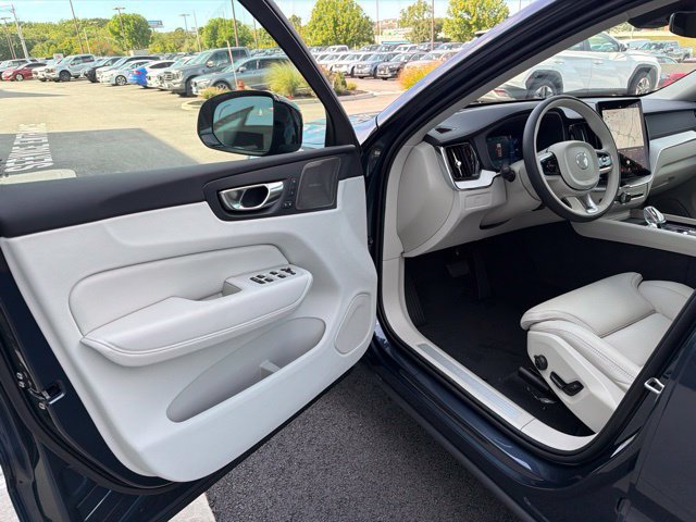New 2027 Volvo XC60 B5 Ultra AWD/4WD image 11
