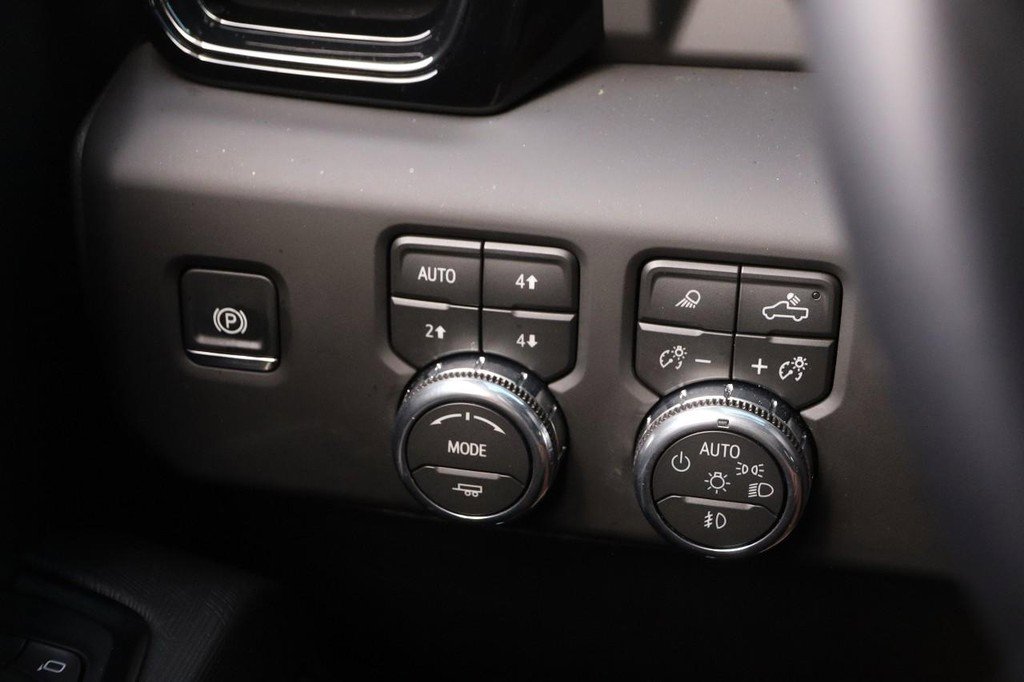 Used 2026 GMC Sierra 2500 AT4X image 21