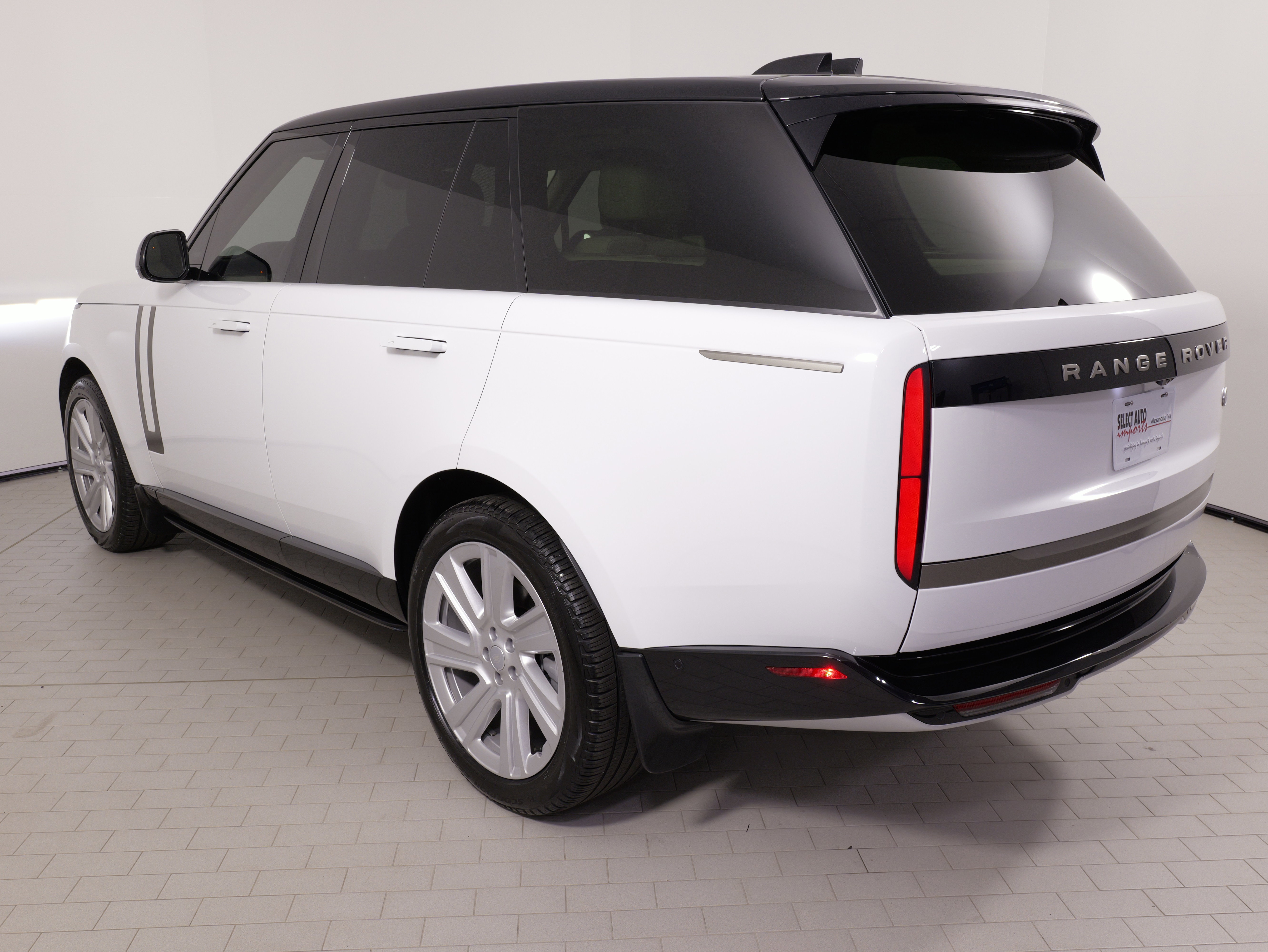 Used 2023 Land Rover Range Rover SE image 14