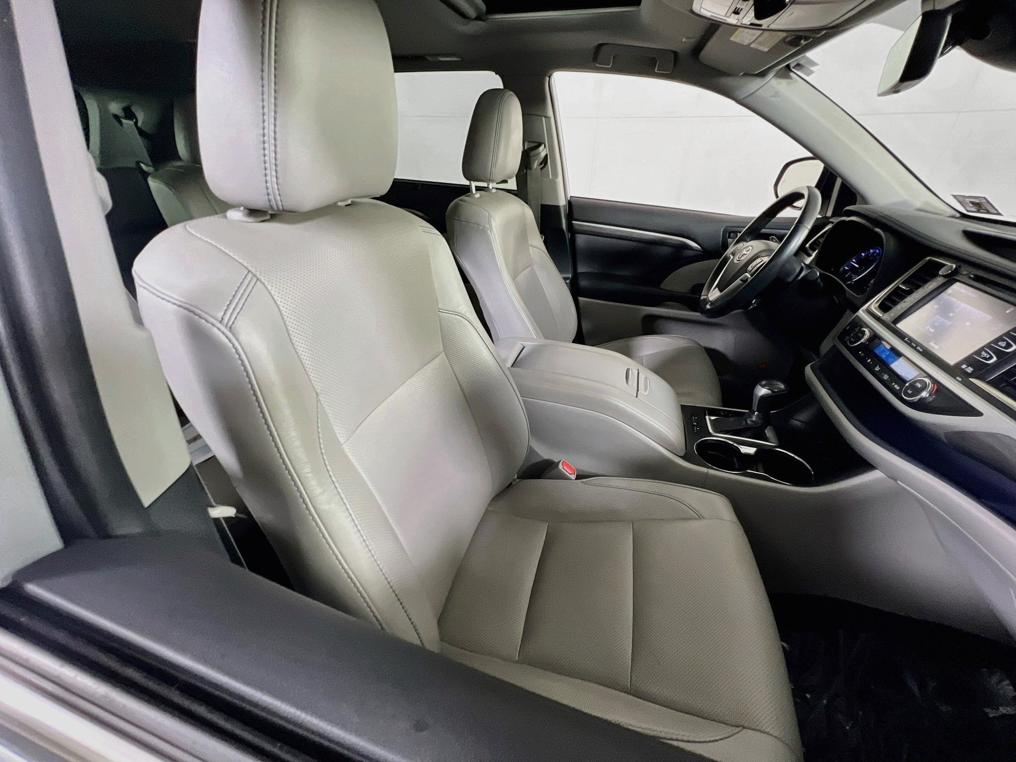Used 2019 Toyota Highlander Limited AWD/4WD image 28