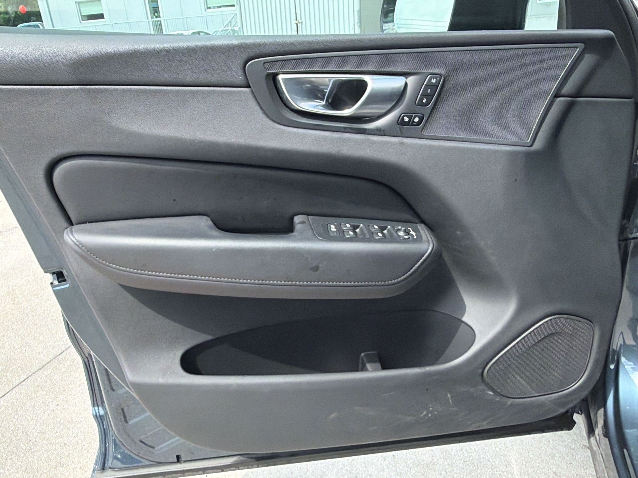 Used 2024 Volvo XC60 B5 Plus w/ Protection Package Premier AWD/4WD image 21