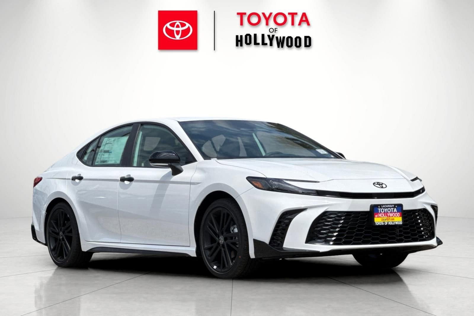 New 2026 Toyota Camry Hybrid FWD image 2