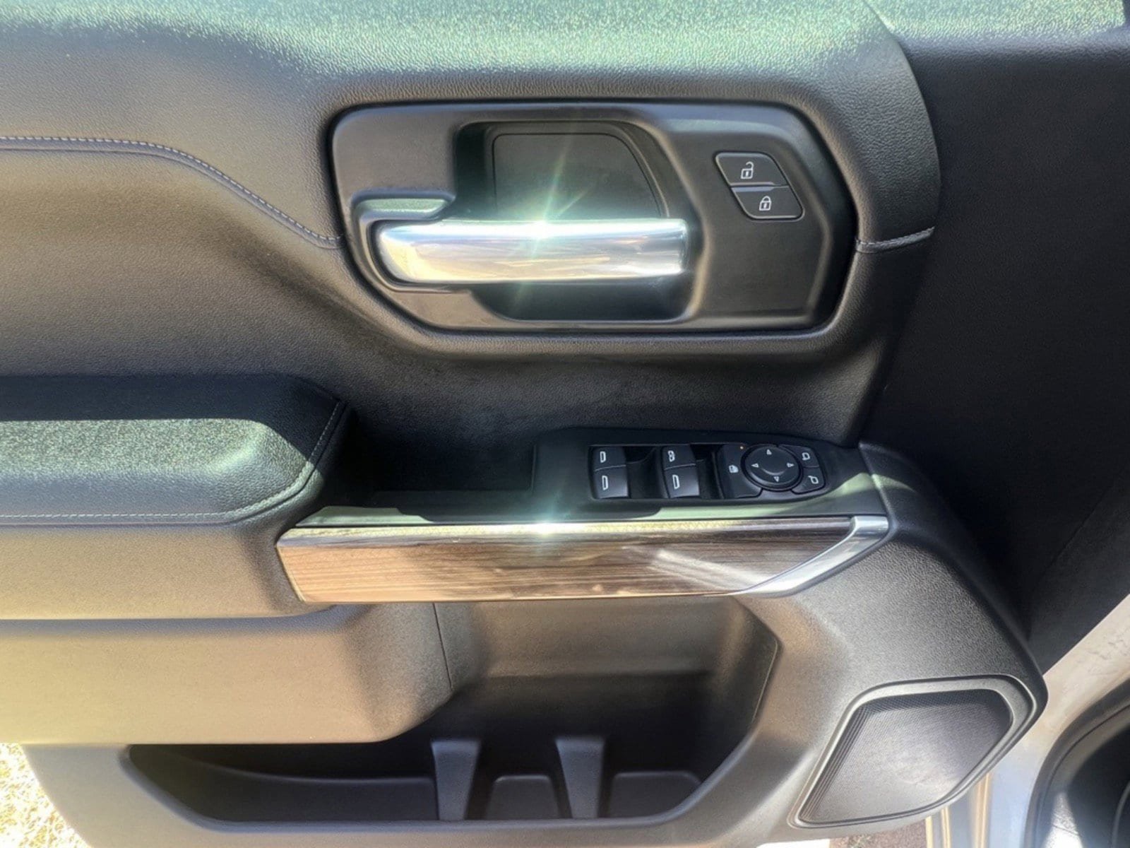 Used 2020 Chevrolet Silverado 1500 LT w/ All-Star Edition AWD/4WD image 11