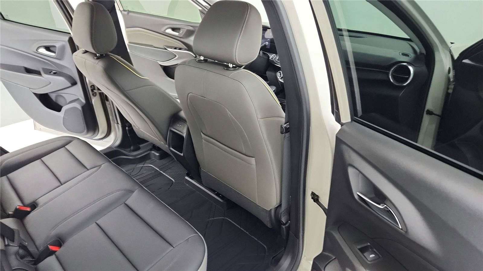 Used 2026 Chevrolet Trax ACTIV FWD image 29