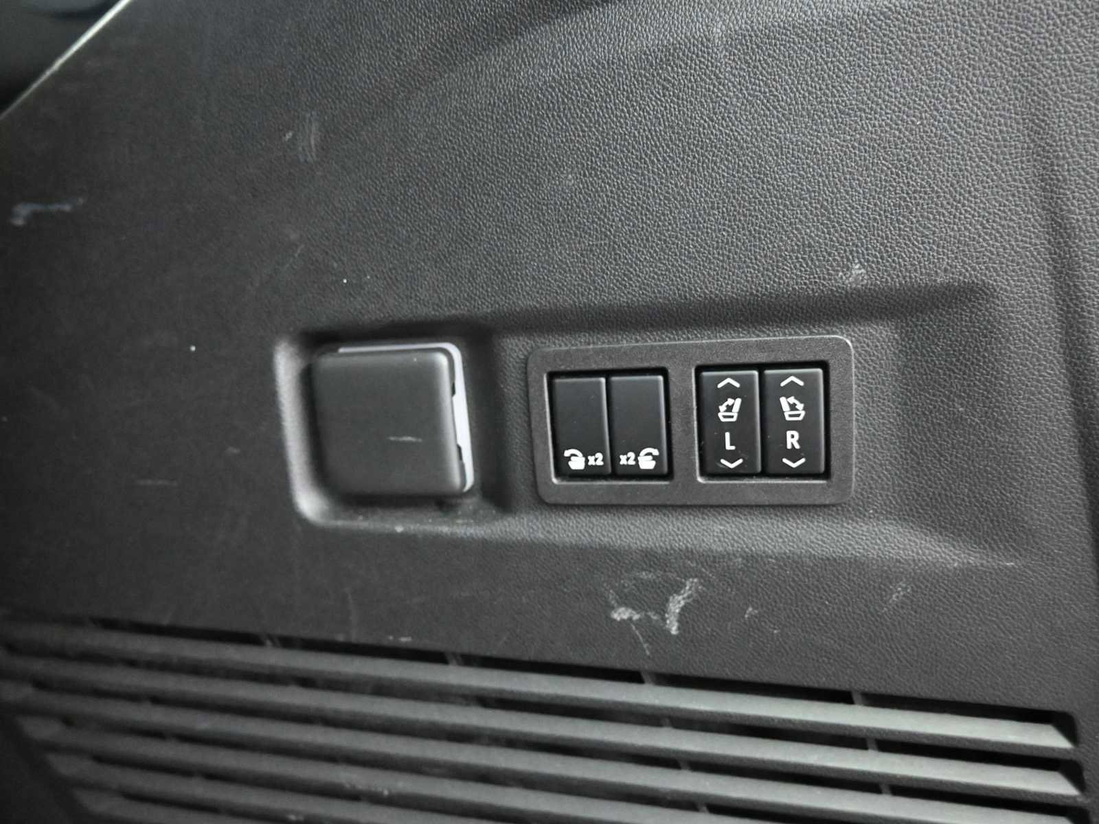 Used 2023 Chevrolet Tahoe Premier image 25