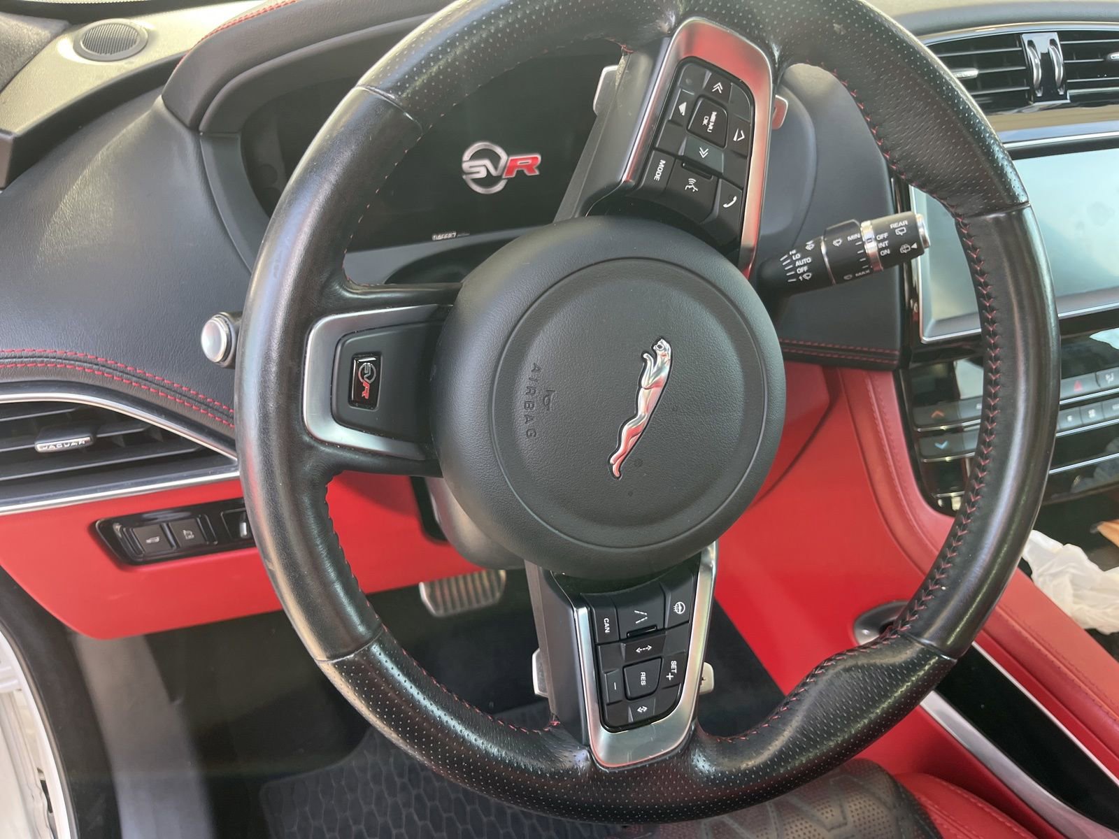 Used 2020 Jaguar F-PACE SVR image 8