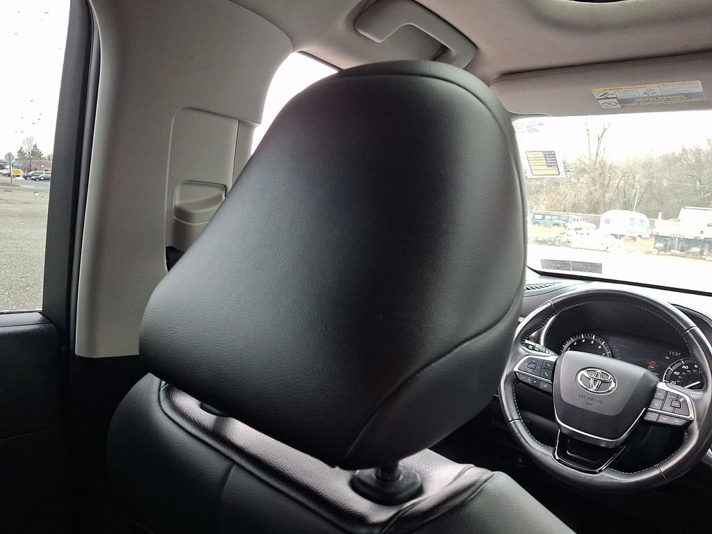 Used 2021 Toyota Highlander XLE image 14