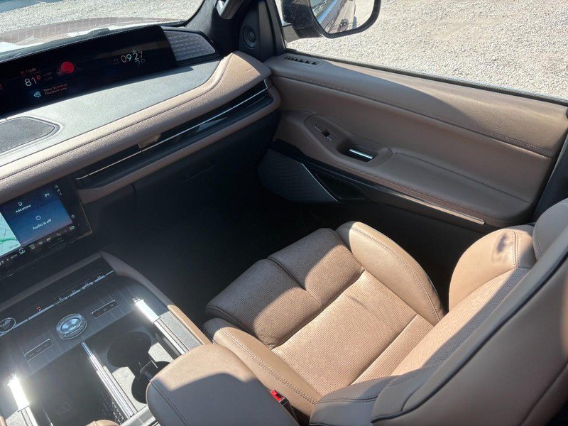 New 2026 Lincoln Navigator L Black Label AWD/4WD image 13
