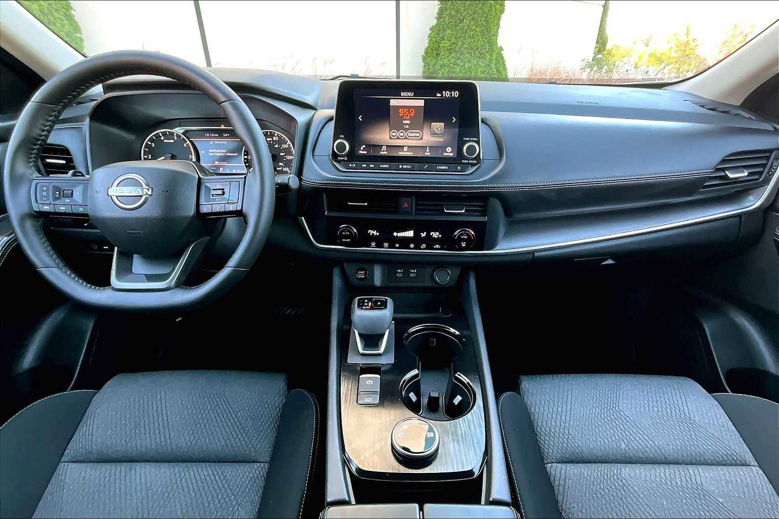 Used 2025 Nissan Rogue SV image 15