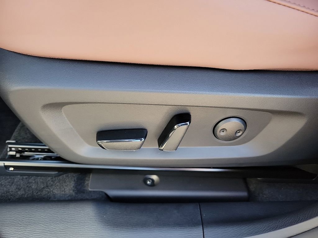 New 2025 Mitsubishi Outlander SEL image 12