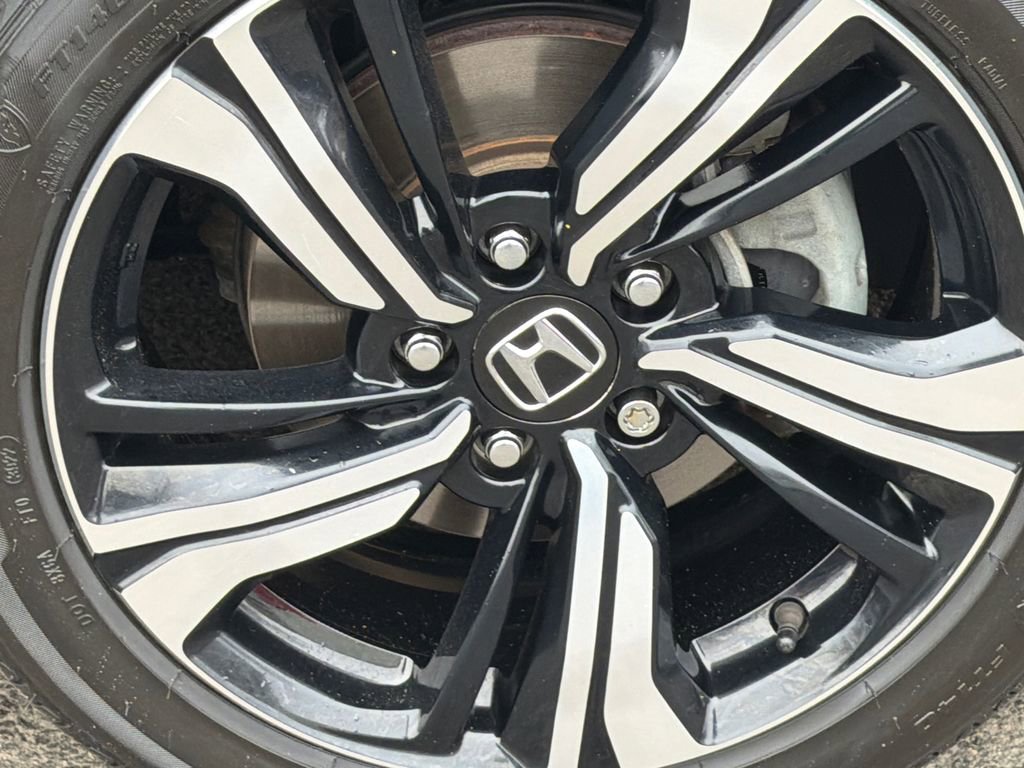Used 2017 Honda Civic Touring image 2