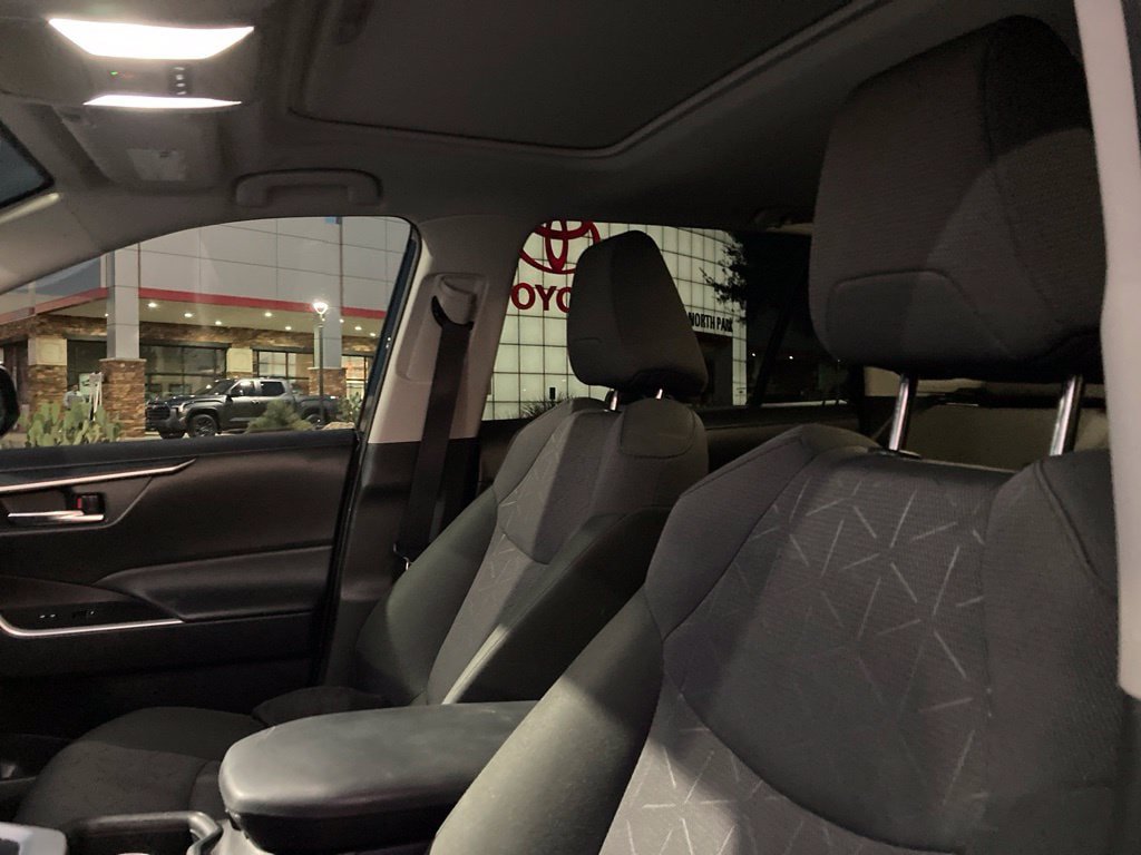 Used 2025 Toyota RAV4 XLE w/ Convenience Package FWD image 10