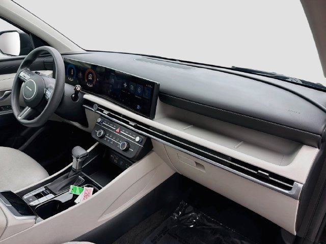 Used 2025 Hyundai Tucson SE FWD image 28