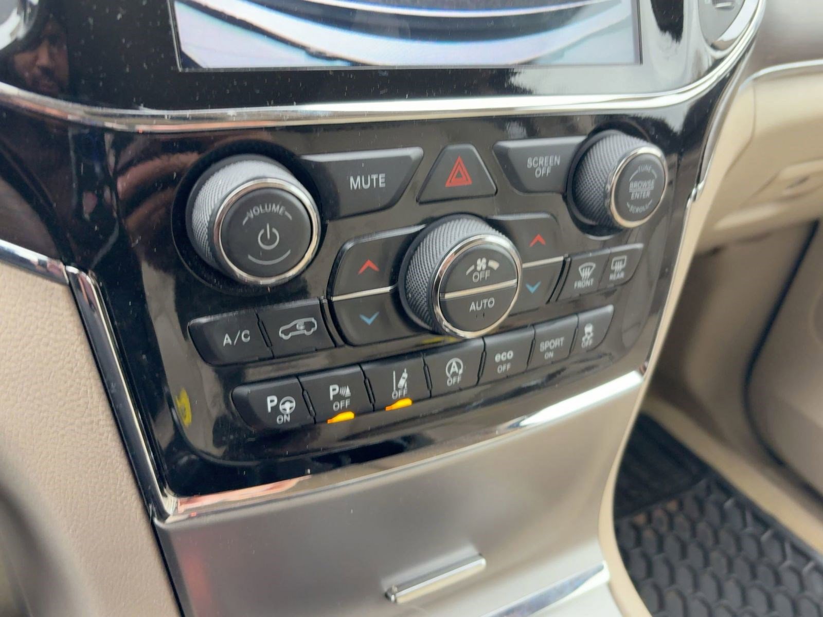 Used 2021 Jeep Grand Cherokee Overland w/ Trailer Tow Group IV image 20