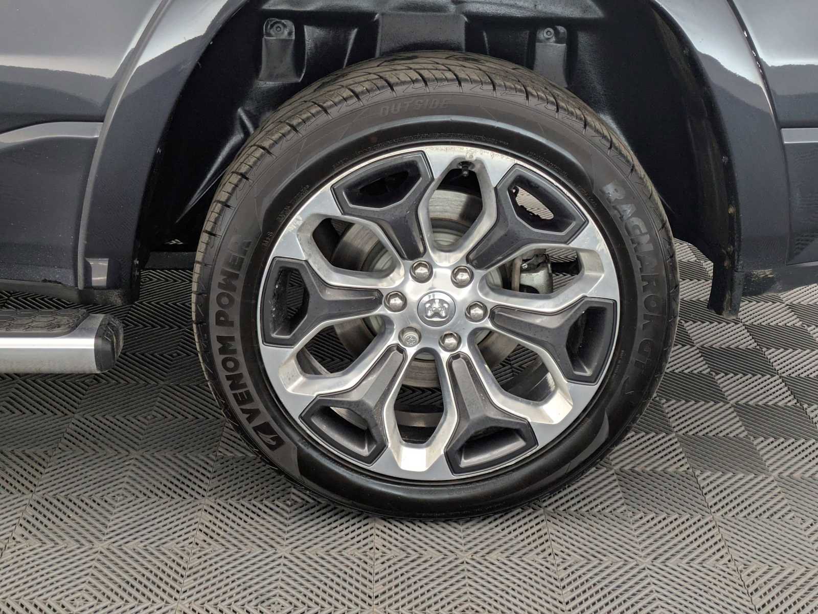 Used 2019 RAM 1500 Laramie Longhorn image 14