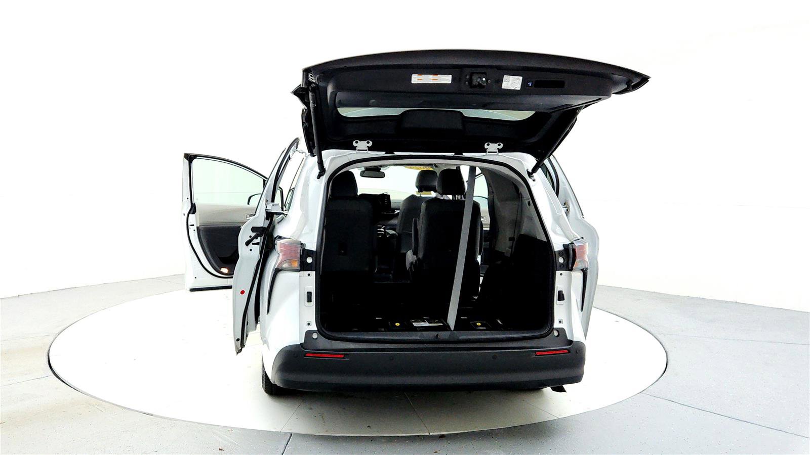 Certified 2024 Toyota Sienna XLE image 11