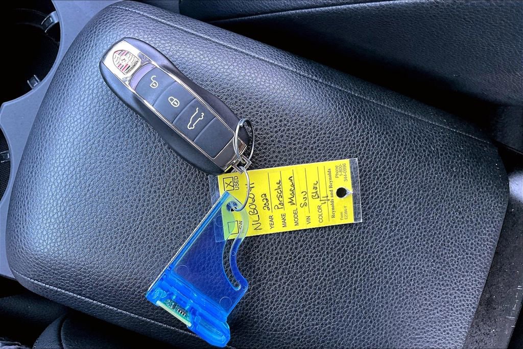 Used 2022 Porsche Macan image 14