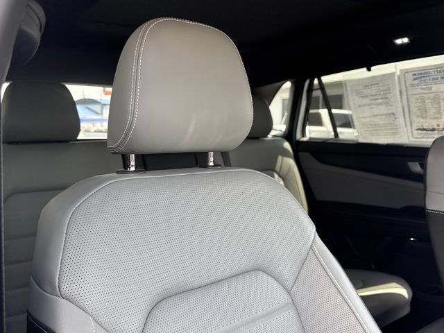 Used 2024 Volkswagen Atlas Cross Sport SEL R-Line AWD/4WD image 30