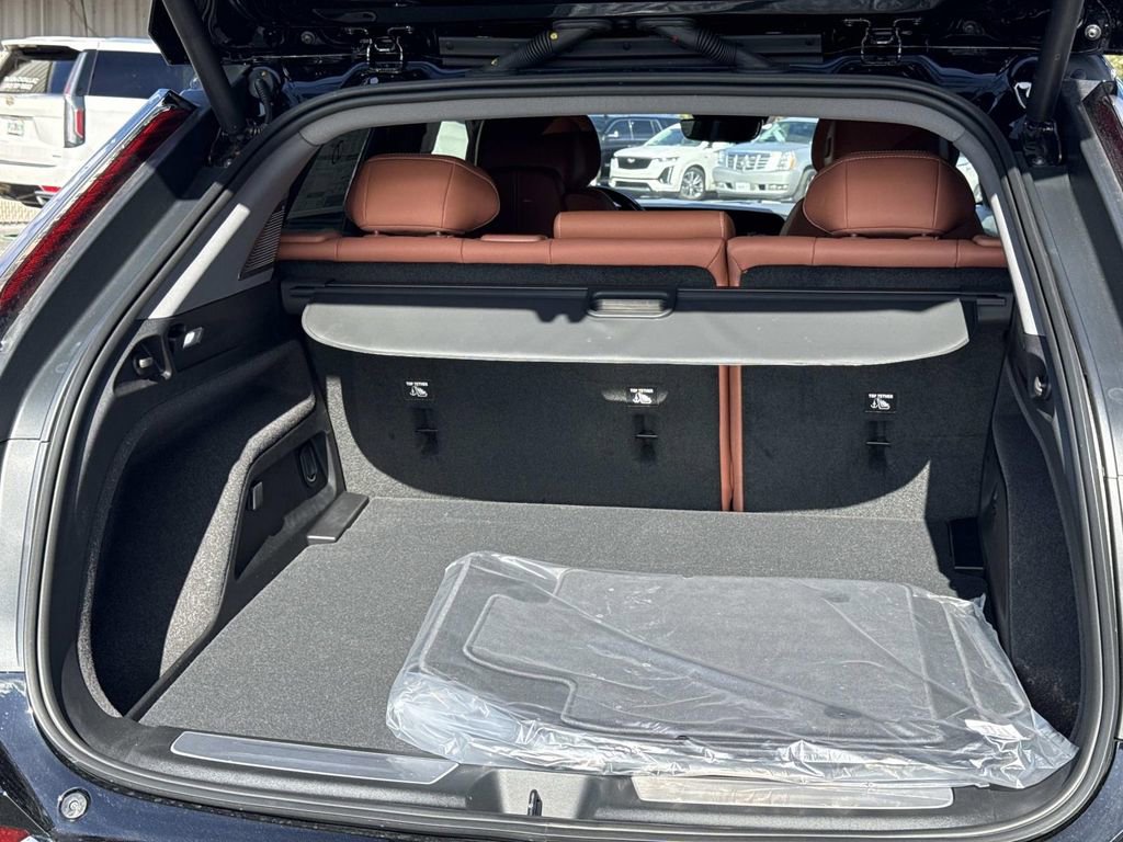New 2026 Cadillac Optiq Luxury 2 image 11