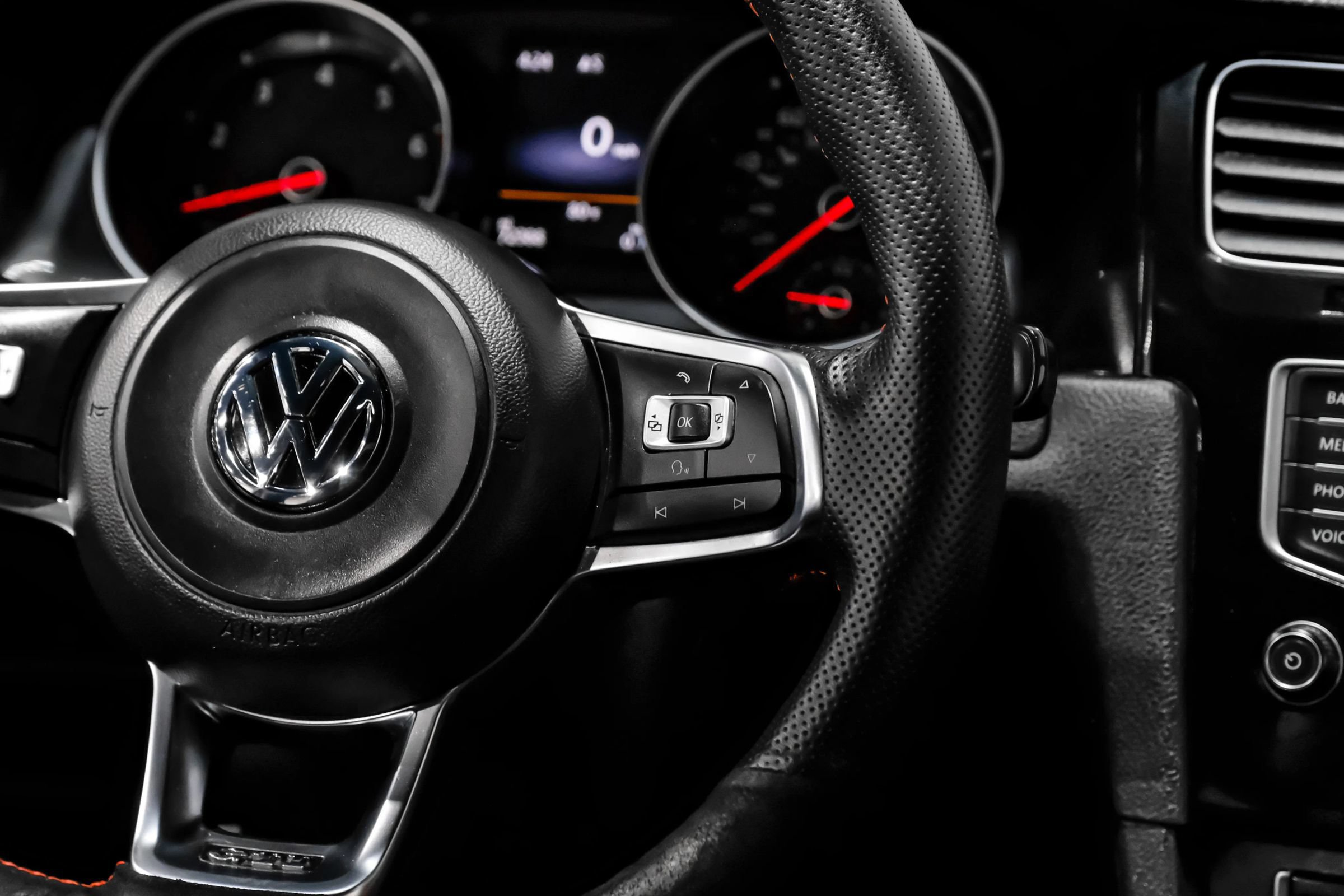 Used 2016 Volkswagen GTI SE FWD image 24