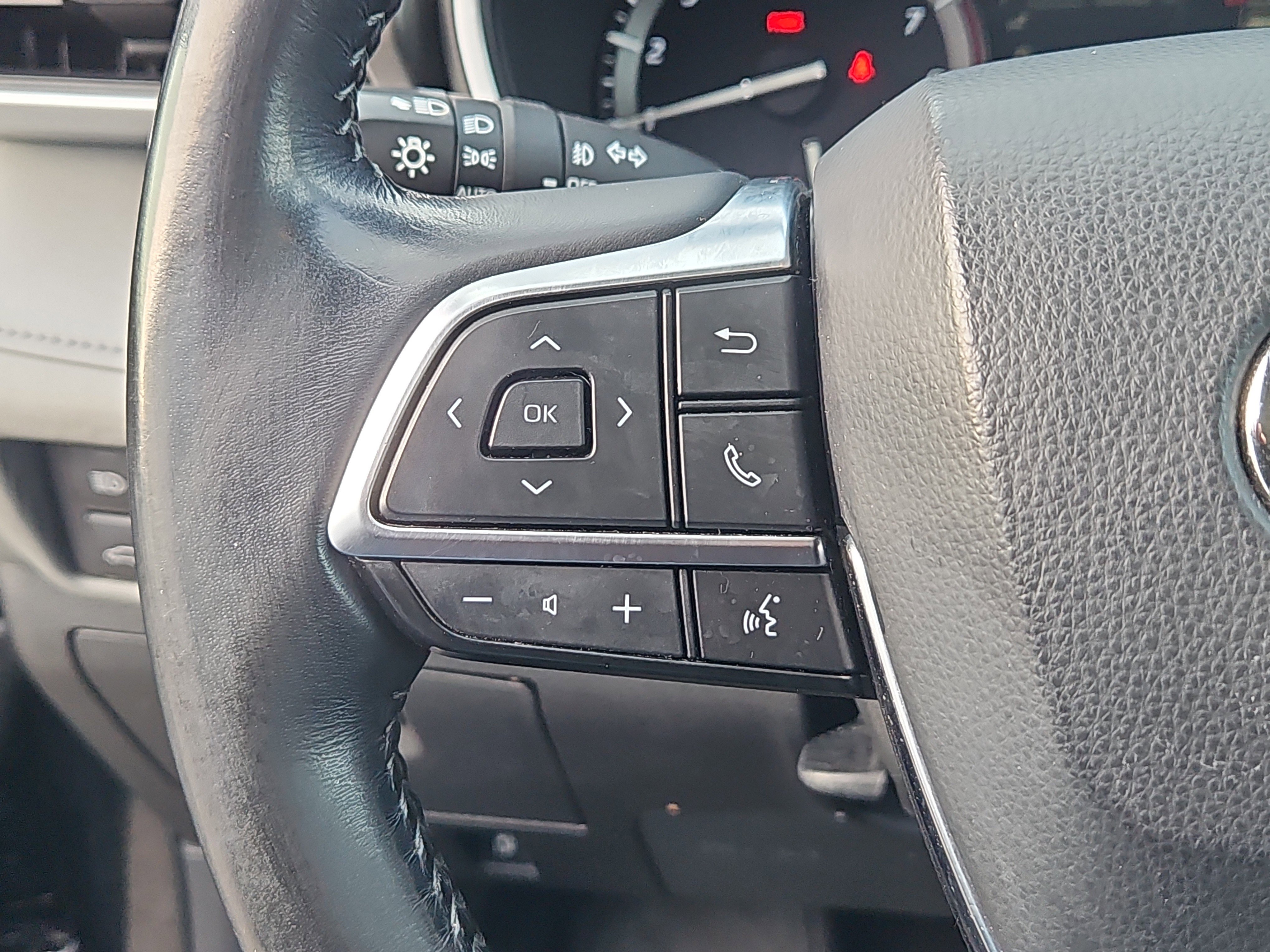 Used 2020 Toyota Highlander XLE image 16