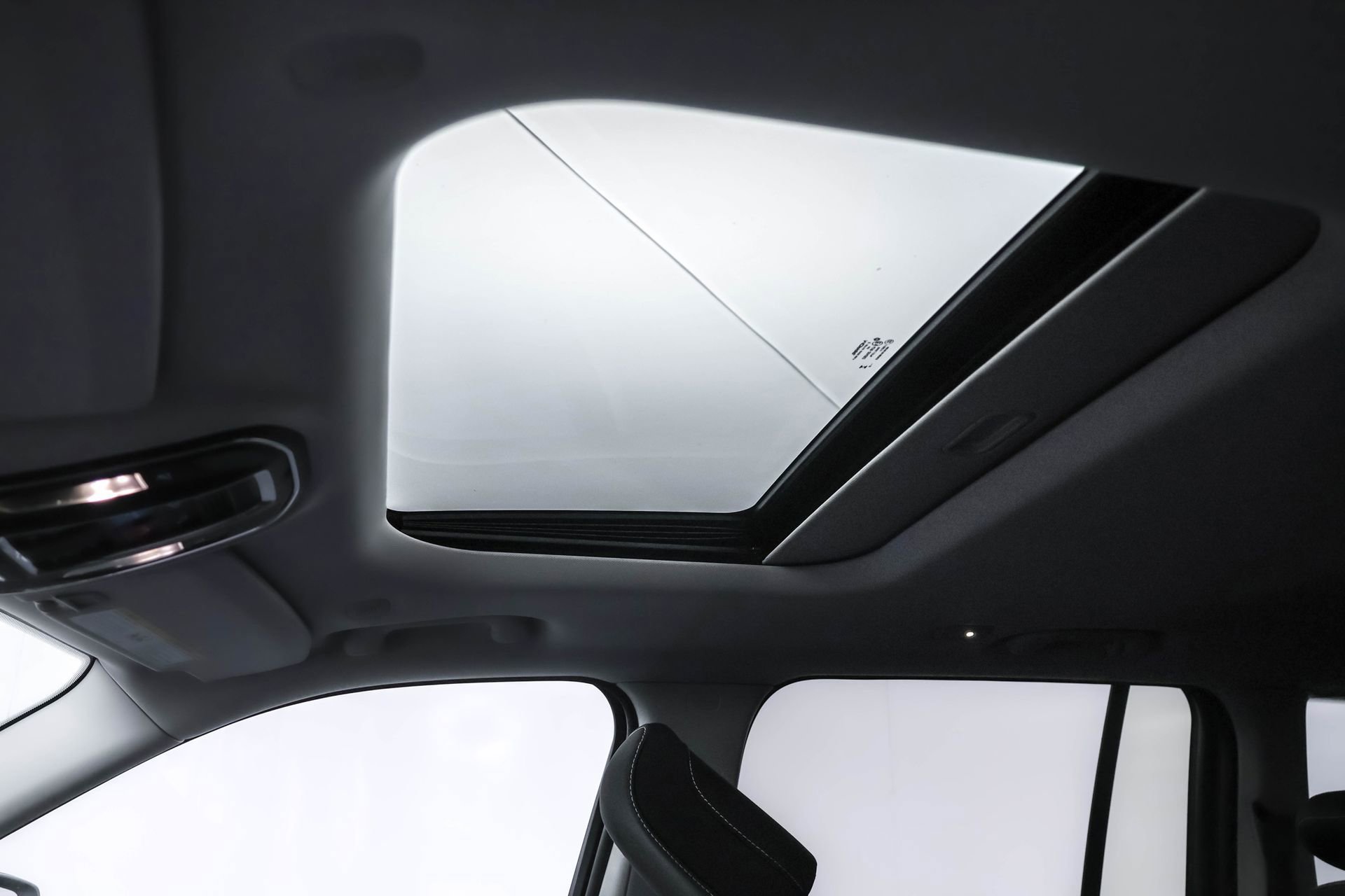 Used 2023 Jeep Grand Cherokee Laredo X image 9