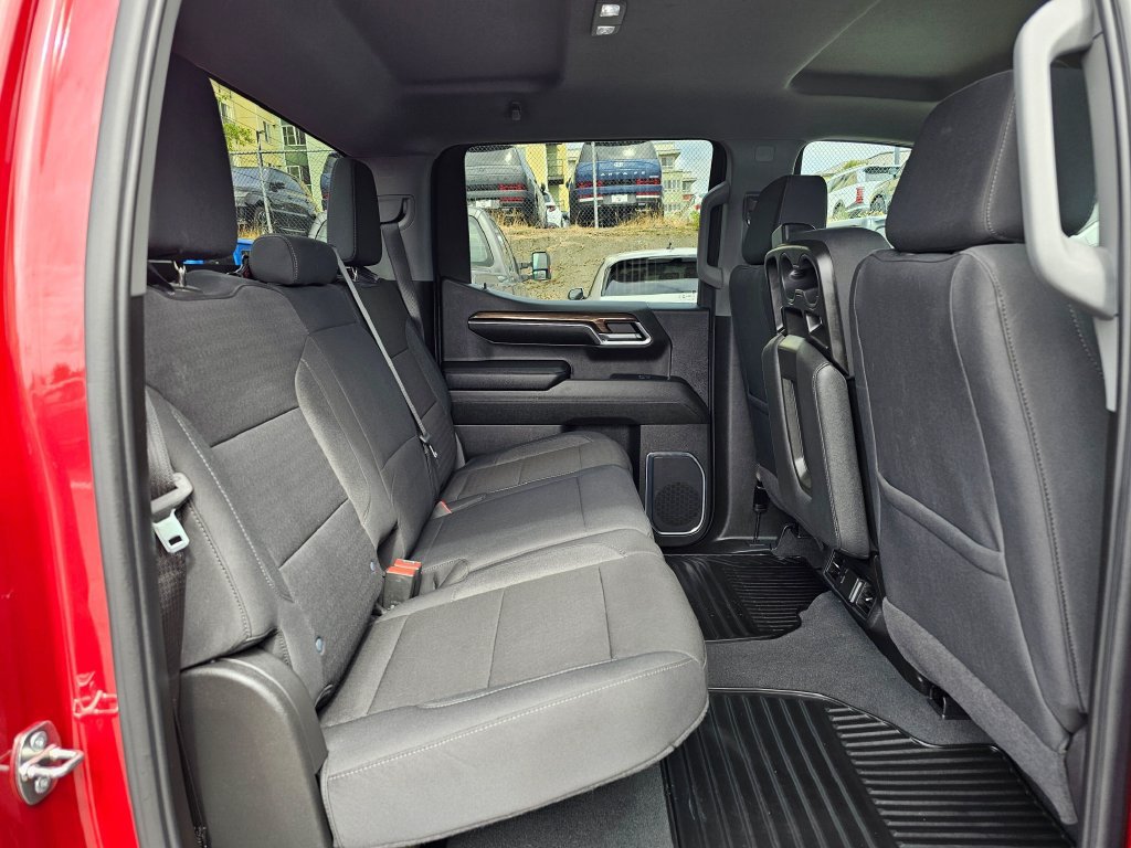 Used 2024 Chevrolet Silverado 1500 LT AWD/4WD image 11