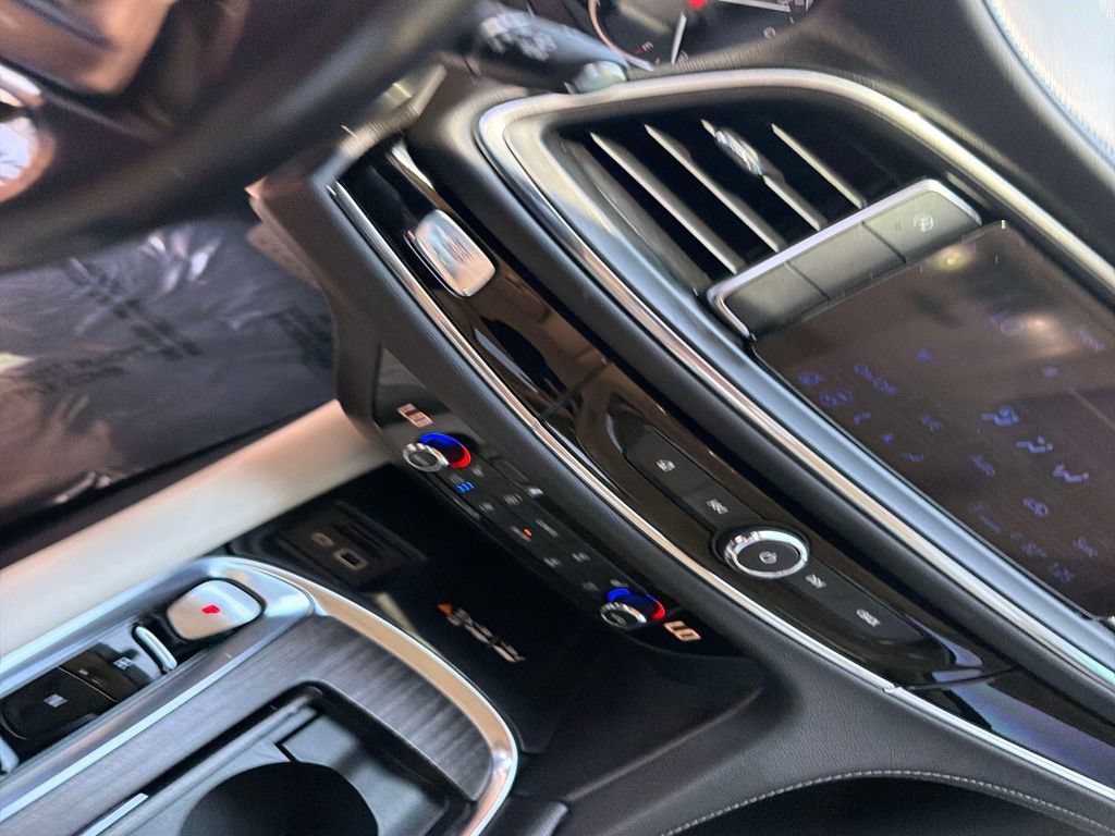 Used 2024 Buick Enclave Avenir FWD image 30