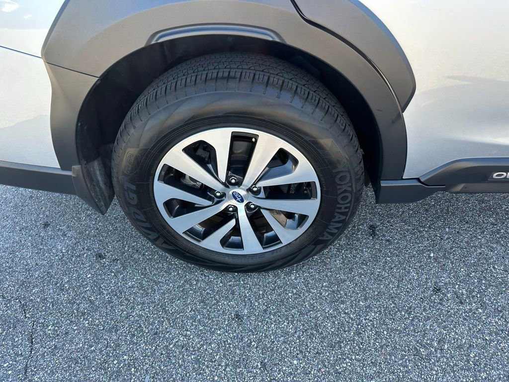 Used 2025 Subaru Outback Premium image 5