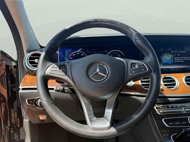 Used 2018 Mercedes-Benz E 300 4MATIC w/ Premium 2 Package image 15