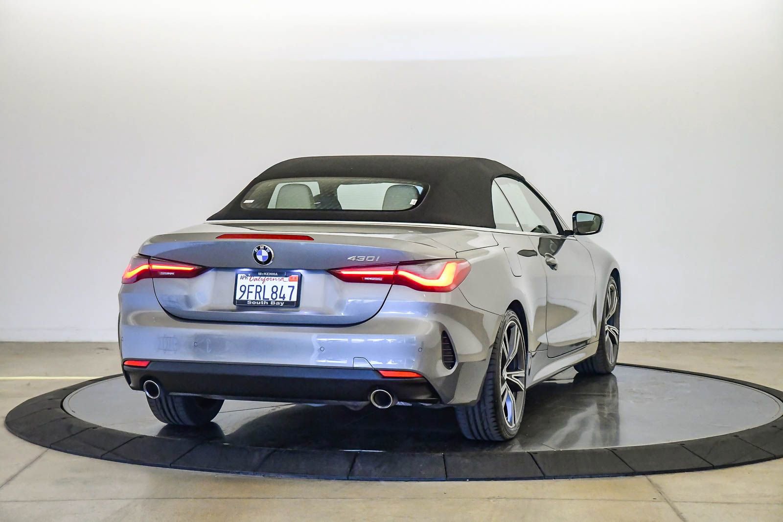 Certified 2023 BMW 430i Convertible w/ Convenience Package RWD image 4