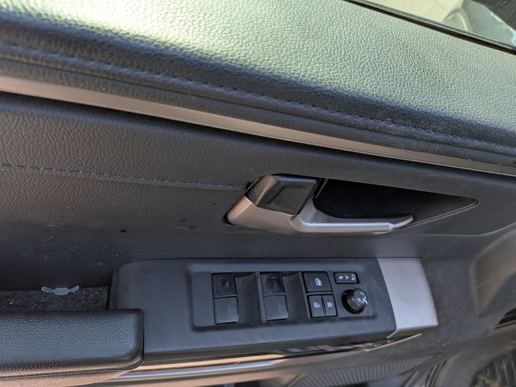 Used 2025 Toyota Tundra Limited AWD/4WD image 10