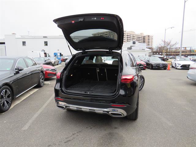 Used 2024 Mercedes-Benz GLC 300 4MATIC image 29