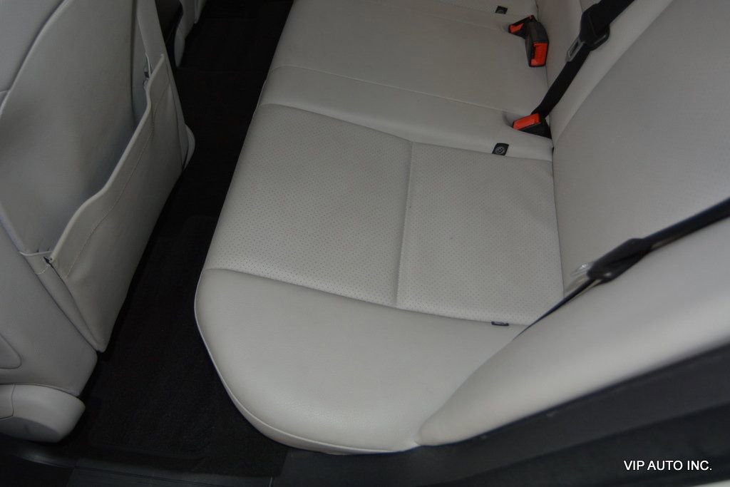 Used 2013 Mercedes-Benz C 250 Sedan image 27